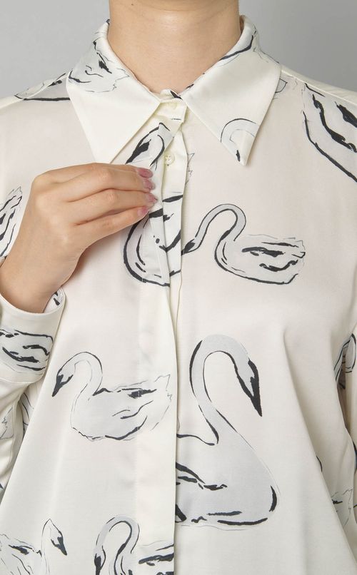 スワンプリントレギュラーカラーブラウス