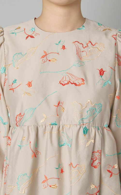 フラワーエンブロイダリーブラウス