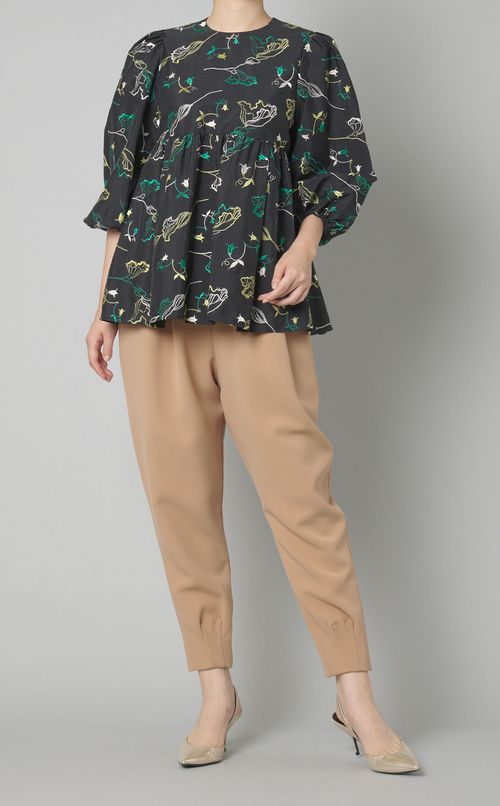 フラワーエンブロイダリーブラウス