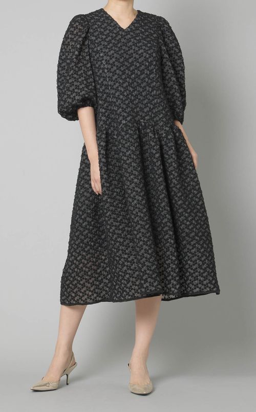 シャーリング刺繍ボリュームワンピース