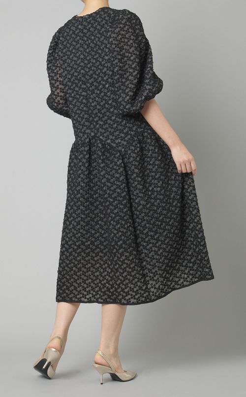 シャーリング刺繍ボリュームワンピース