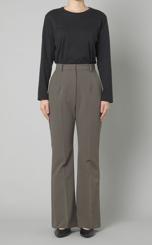 センタープレスフレアパンツ