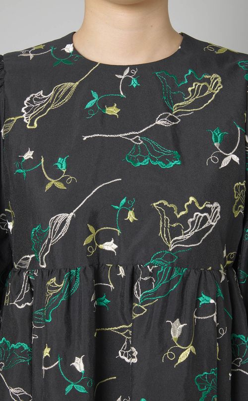 フラワーエンブロイダリーブラウス