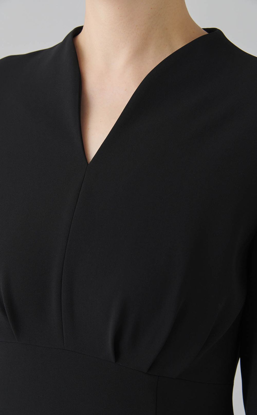 Vネックダブルクロスワンピース