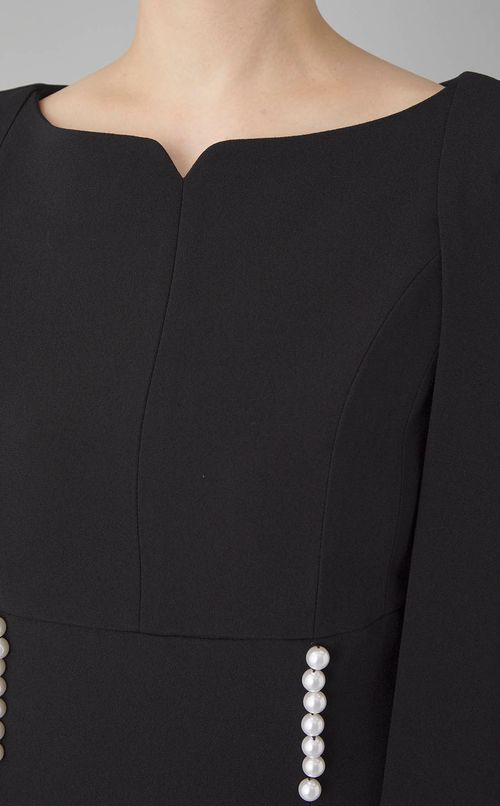 パールボタンケープドレス