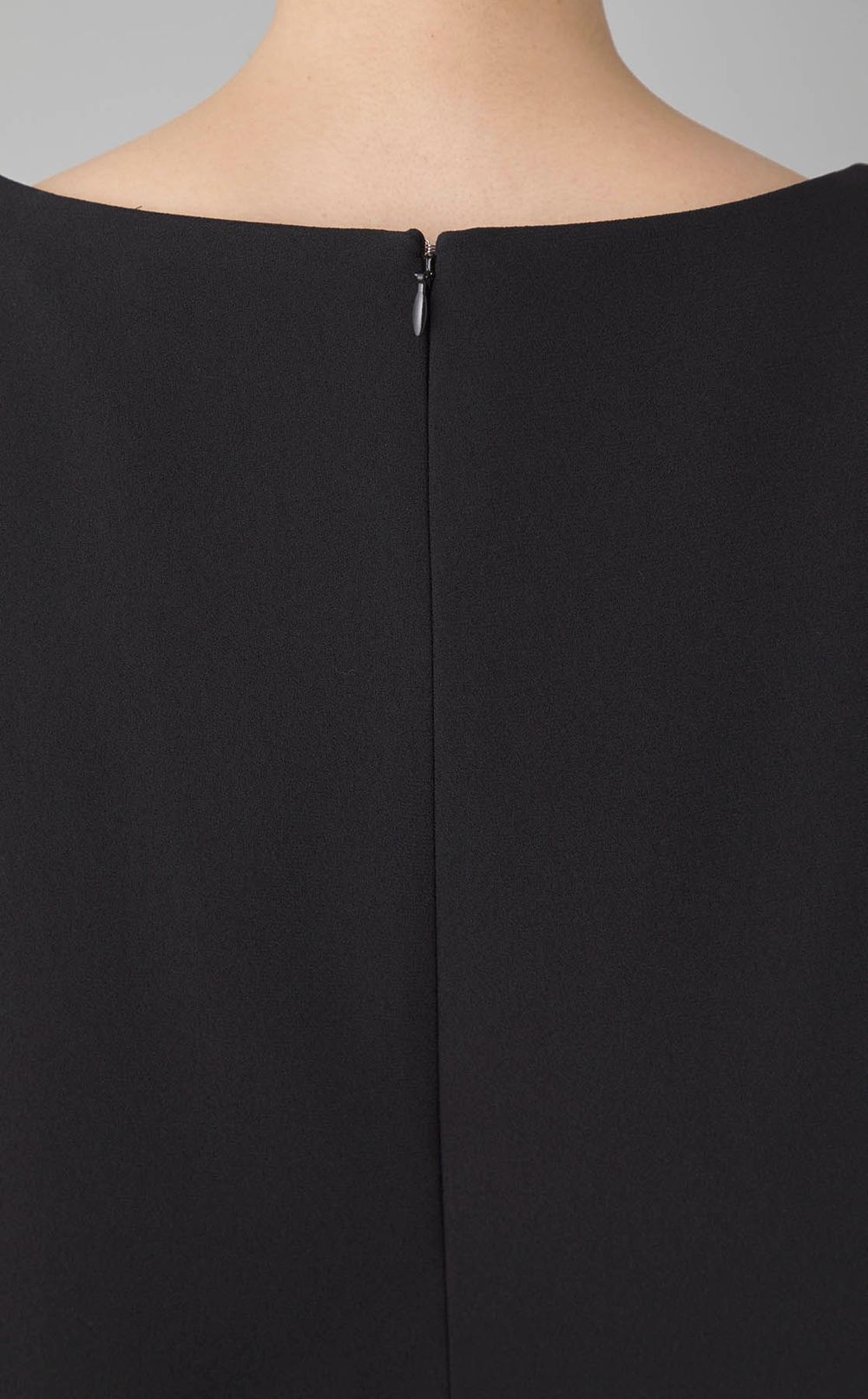 パールボタンケープドレス