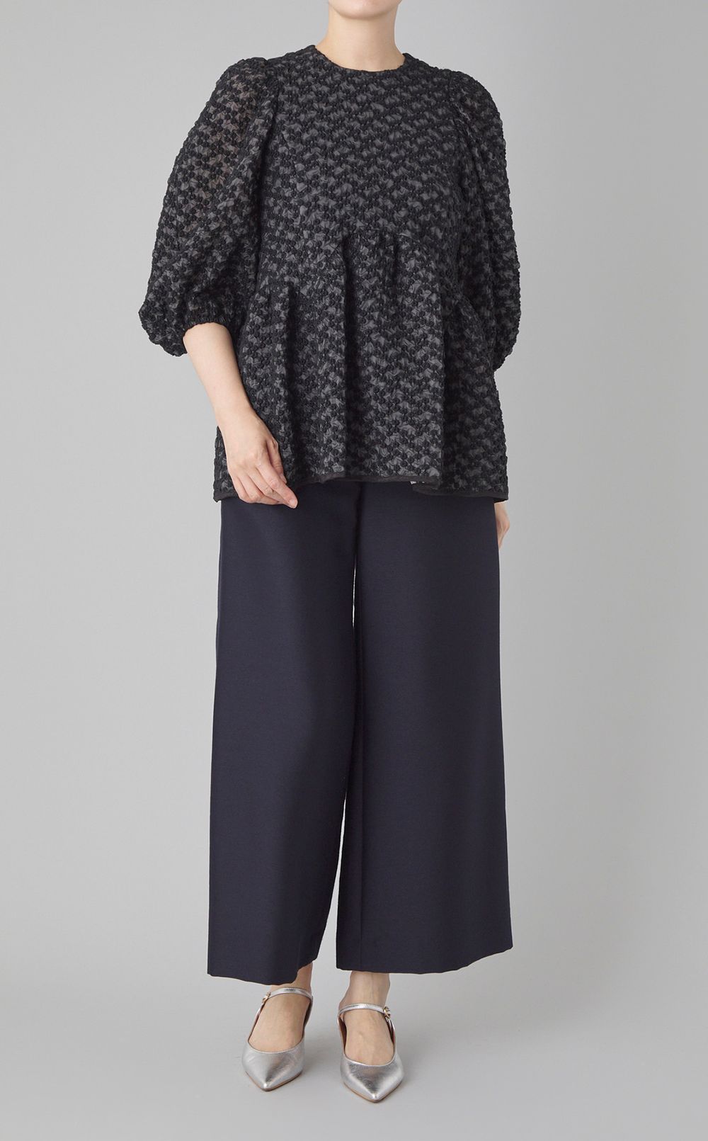 シャーリングエンブロイダリーブラウス