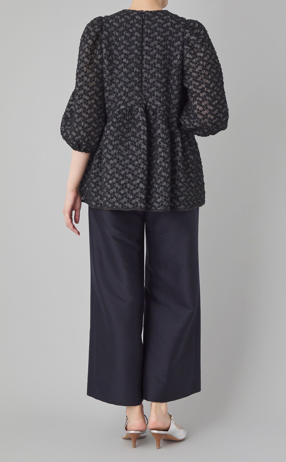 シャーリングエンブロイダリーブラウス