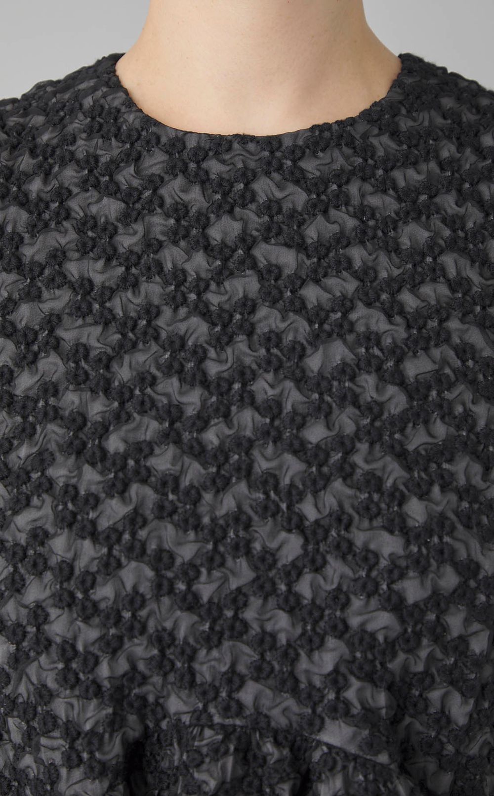 シャーリングエンブロイダリーブラウス