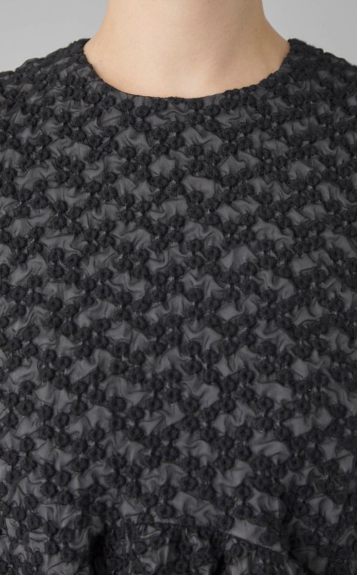 シャーリングエンブロイダリーブラウス