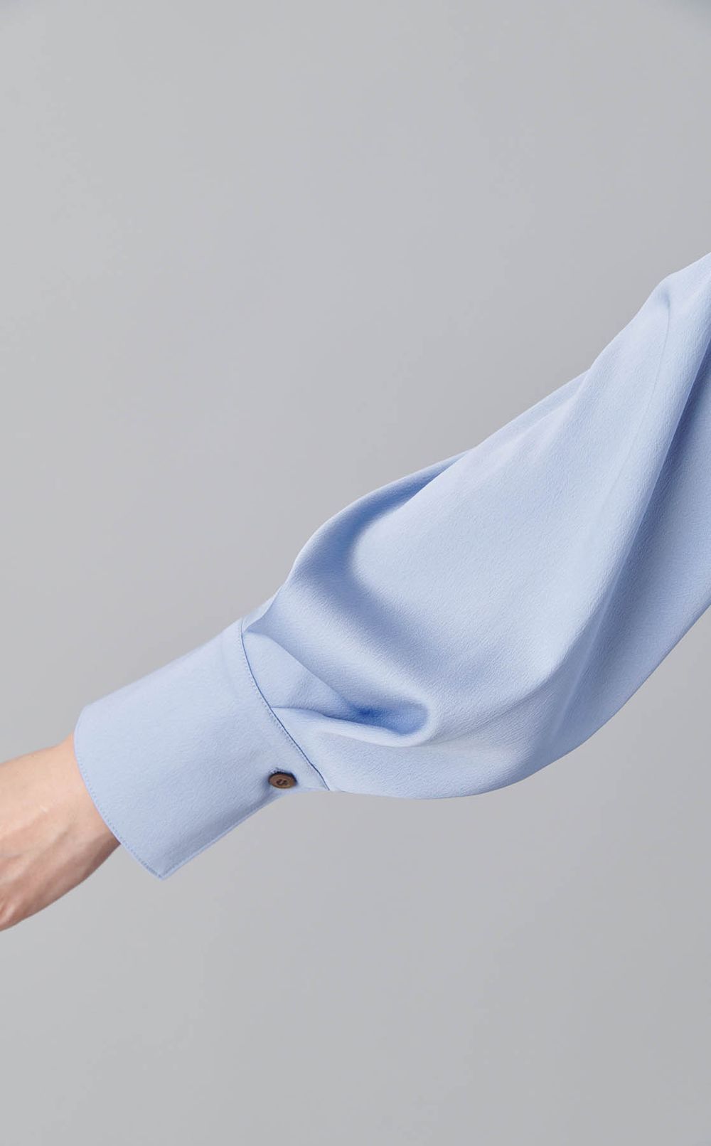 サテンボウタイブラウス