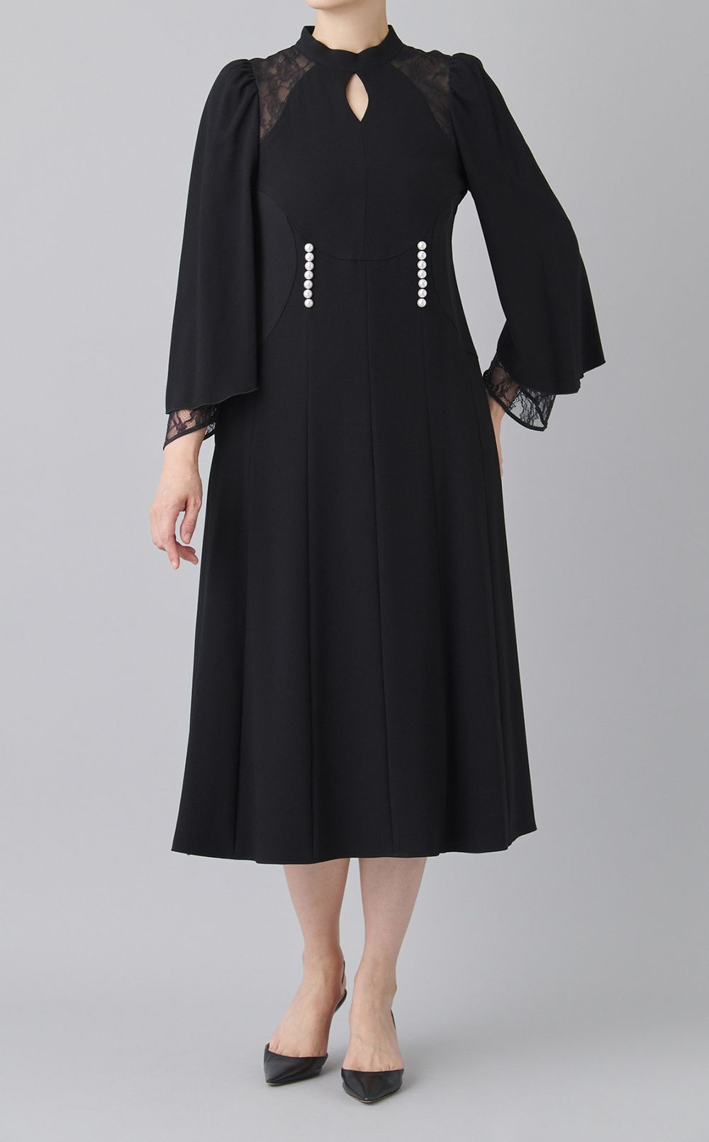 レースショルダーパールドレス