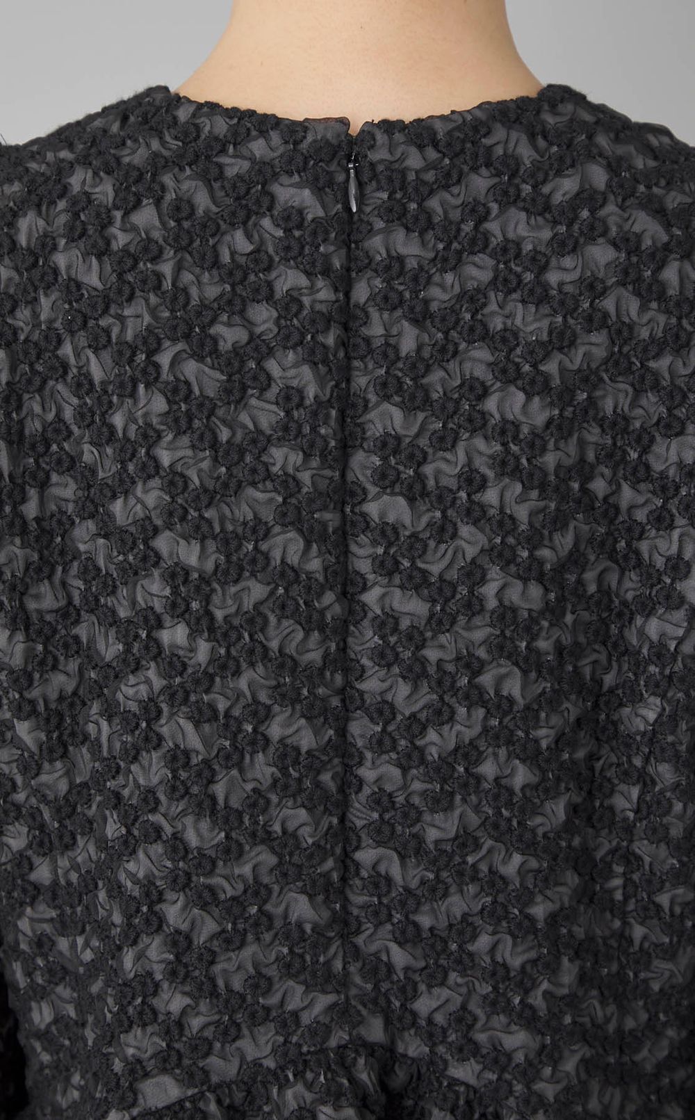 シャーリングエンブロイダリーブラウス