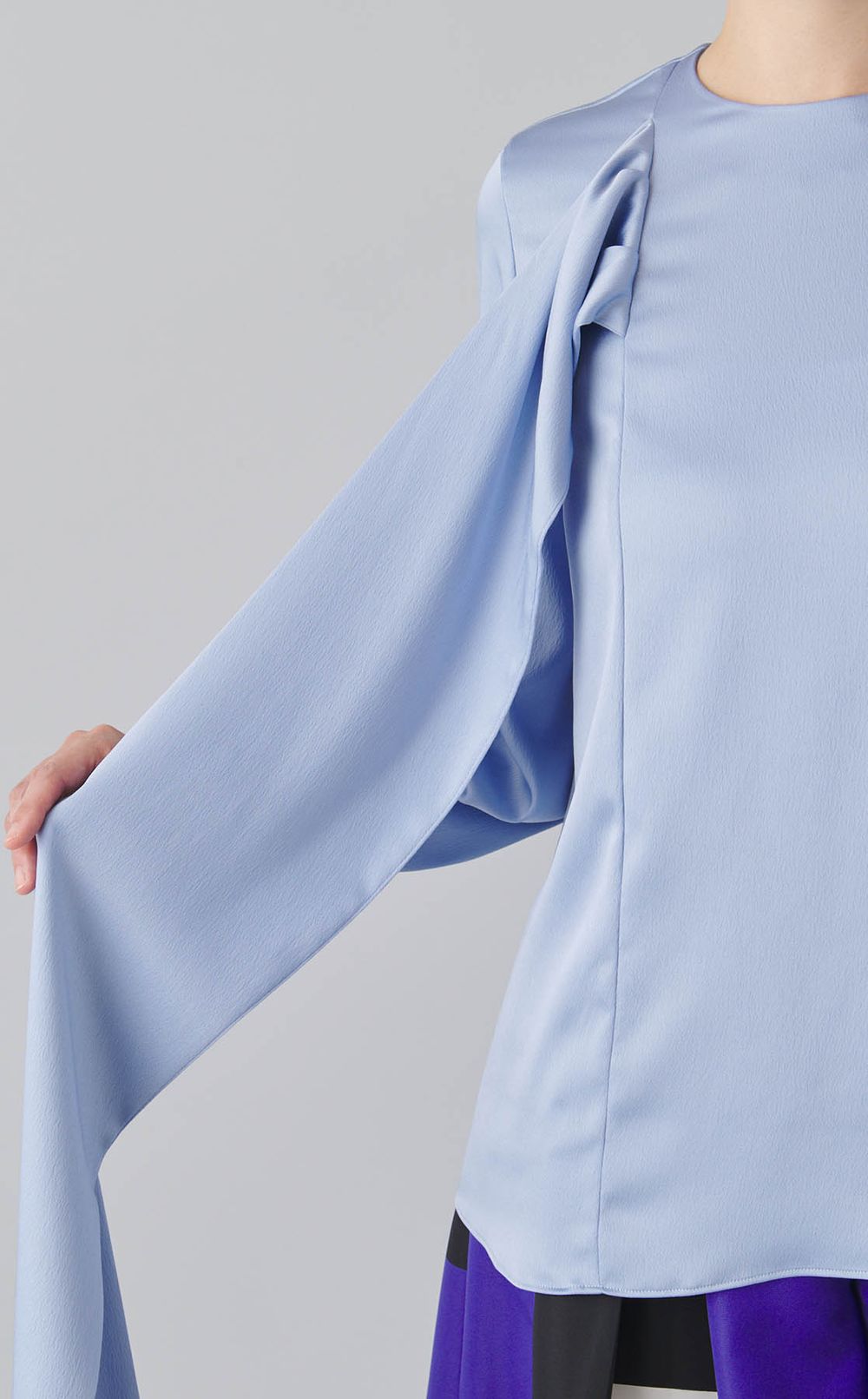 サテンボウタイブラウス