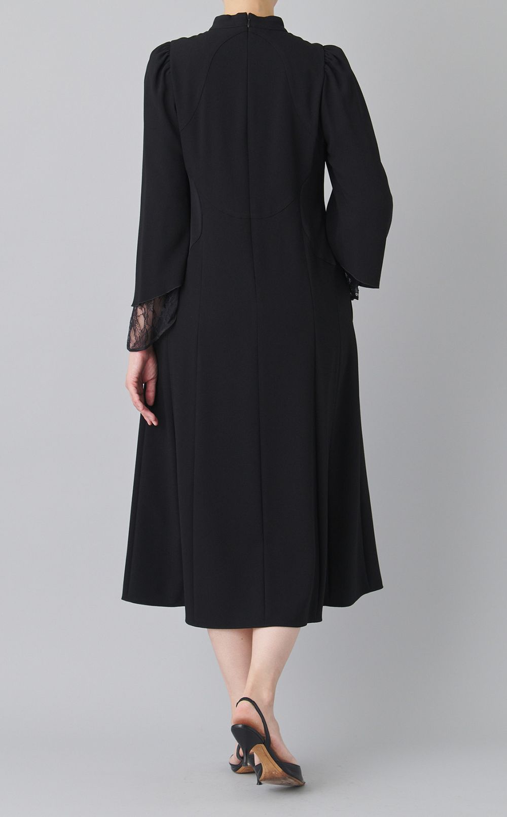 レースショルダーパールドレス