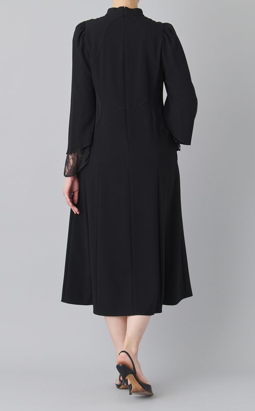 レースショルダーパールドレス