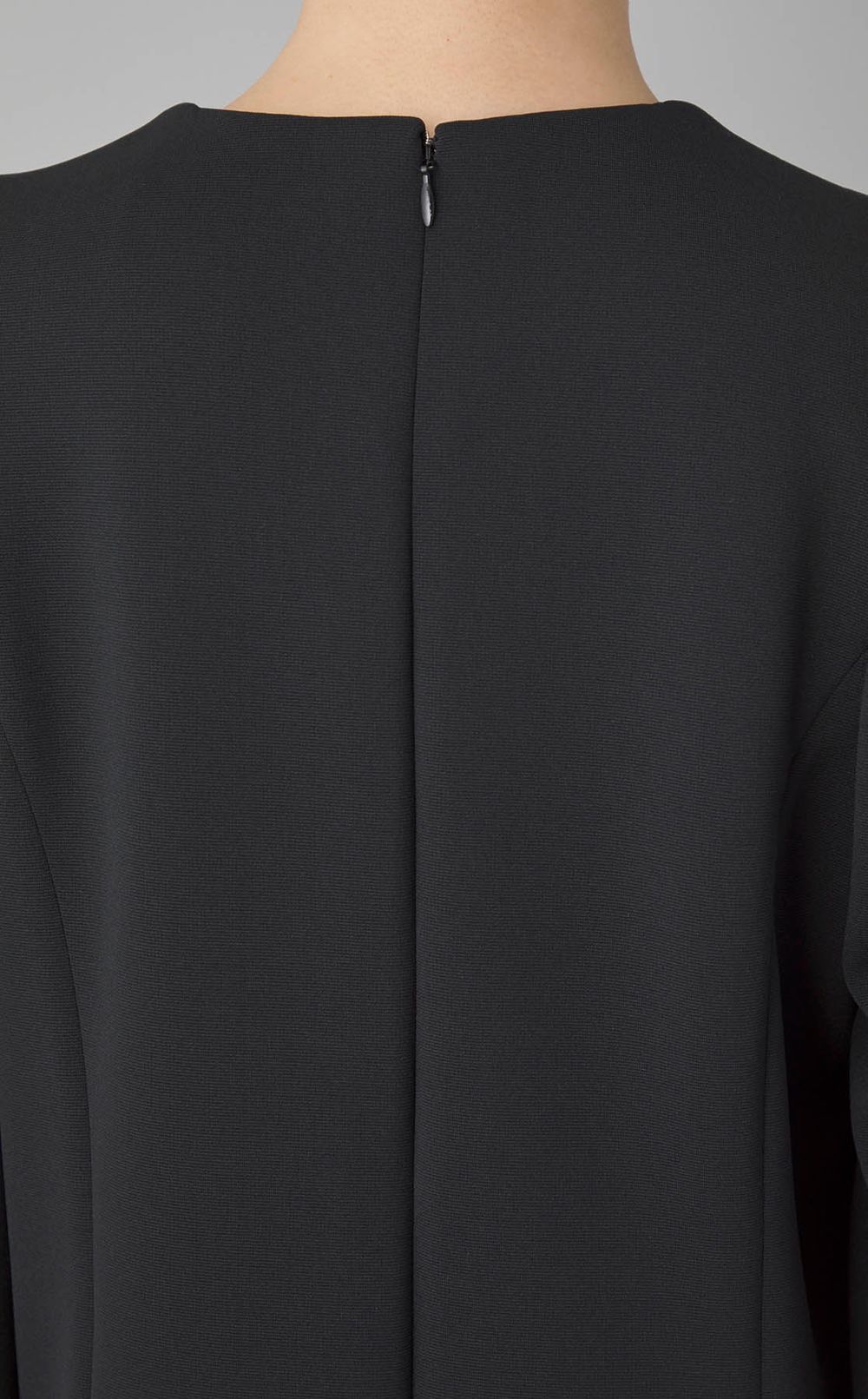 Vネックニットバルーンワンピース