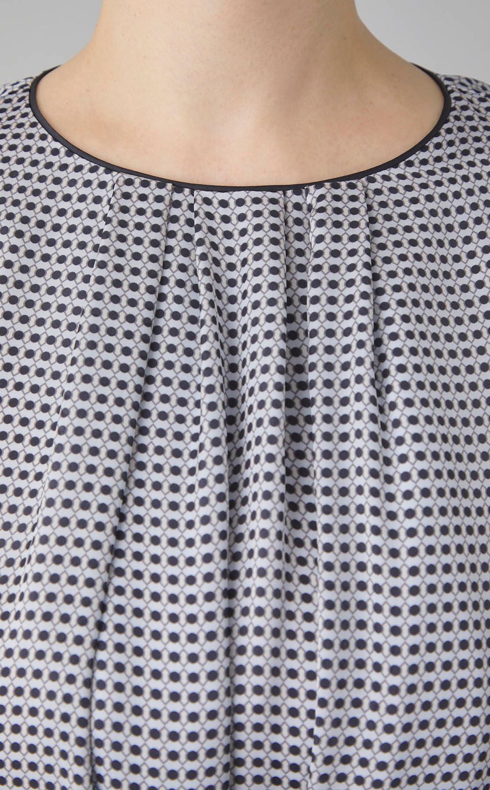 ドットプリントタックワンピース