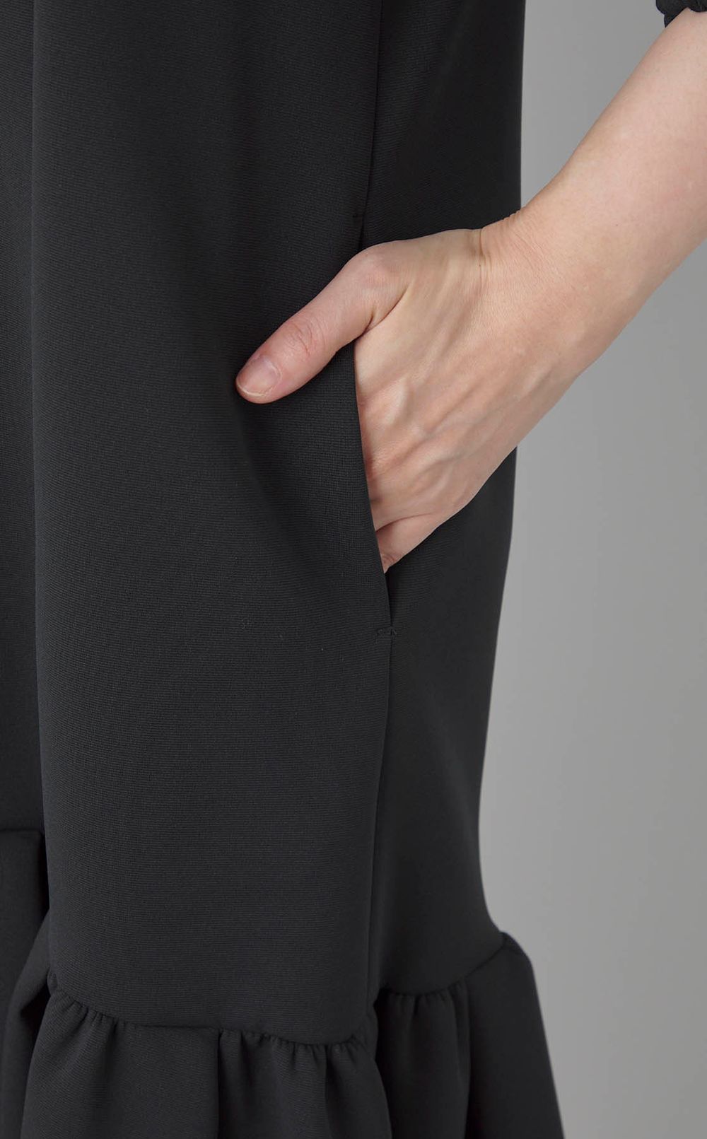 Vネックニットバルーンワンピース