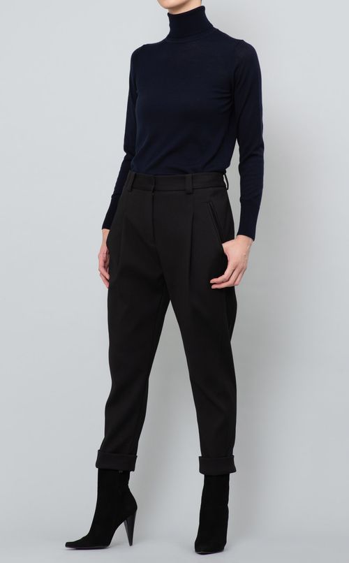 タックテーパードパンツ