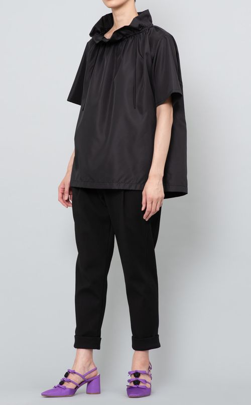 タックテーパードパンツ