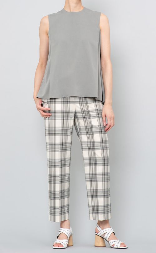 プリーツシルクノースリーブブラウス