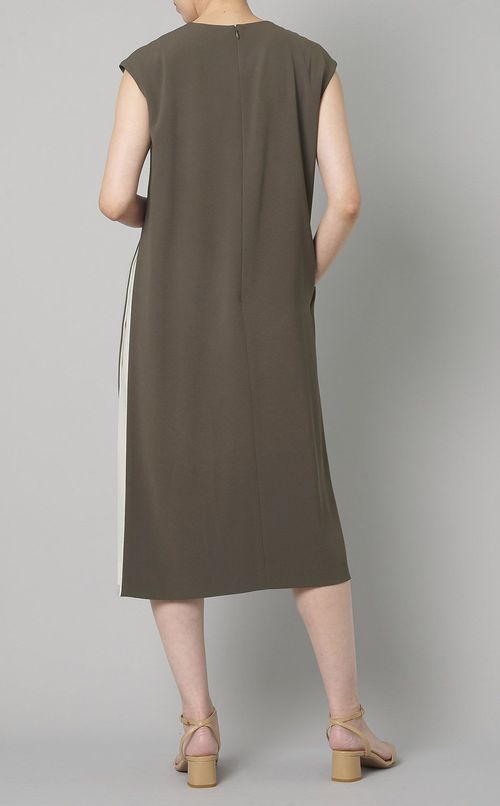 サイドタックスリーブレスワンピース