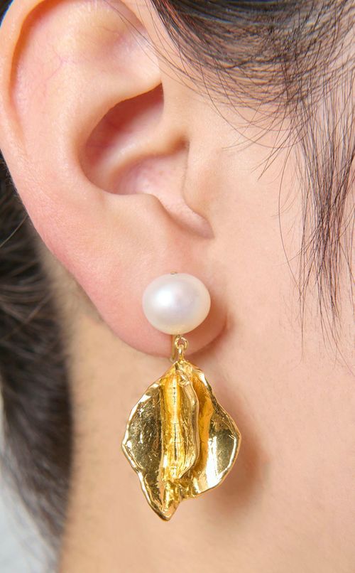 ローズモチーフパールイヤリング