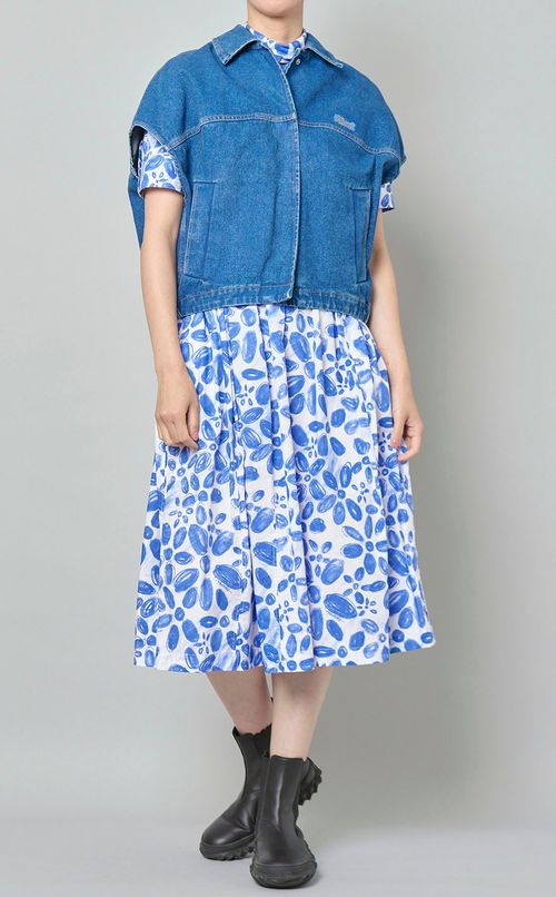 ブルーフラワープリントハイネックブラウス