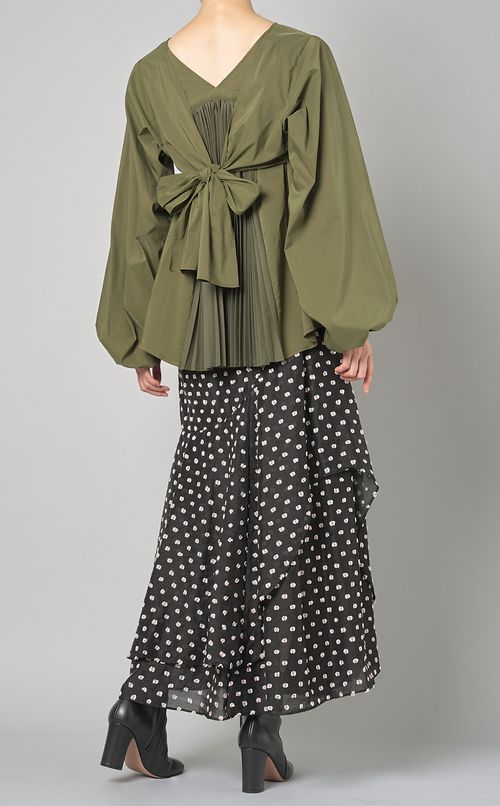 バックタイプリーツブラウス