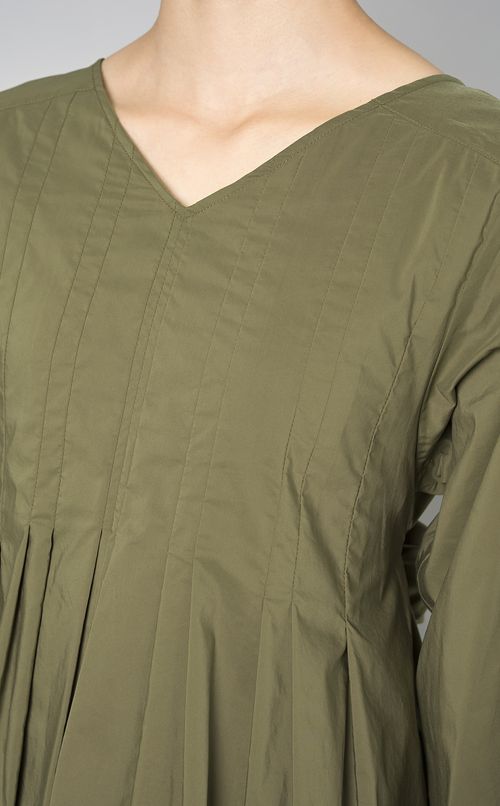 バックタイプリーツブラウス