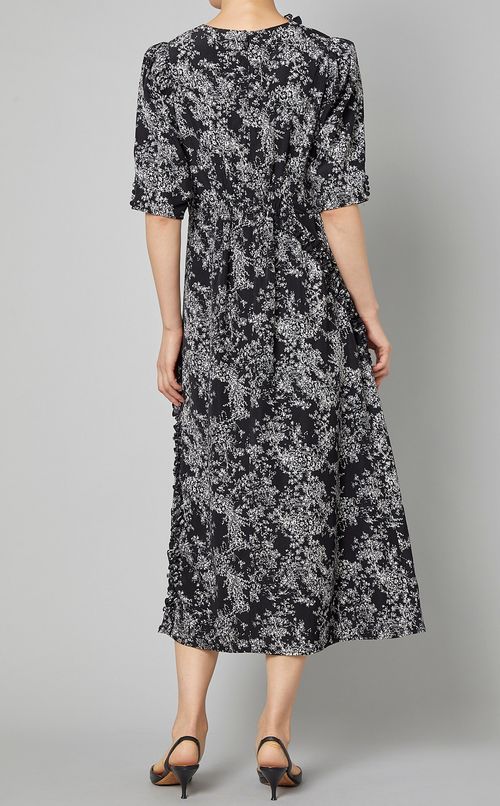 エンブロイダリーフリルワンピース