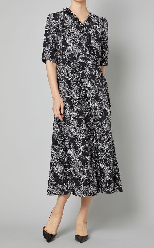 エンブロイダリーフリルワンピース