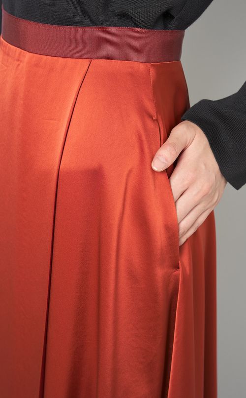 イレヘムサテンウォッシュスカート