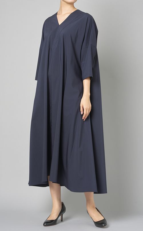 ストレッチVネックフレアワンピース