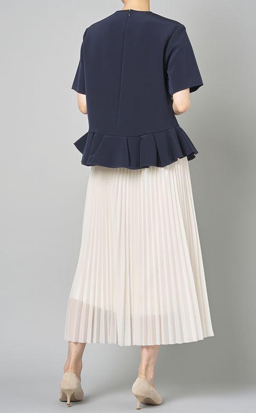 ペプラムタックブラウス