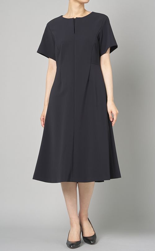 レイヤードネックフレアワンピース