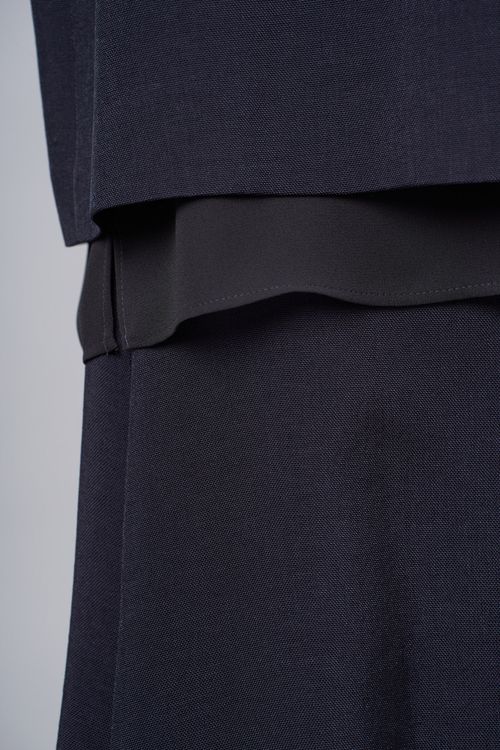 クルーネックプルオーバーブラウス