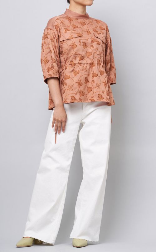 フラワー刺繍ハイネックブラウス