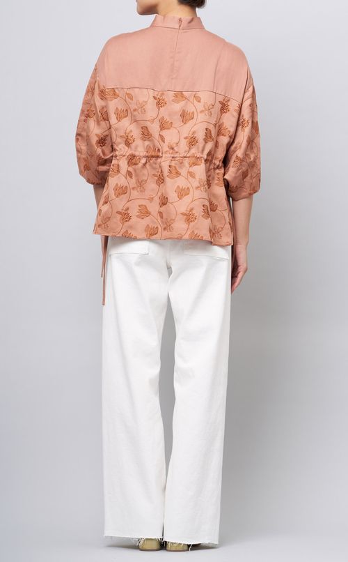 フラワー刺繍ハイネックブラウス