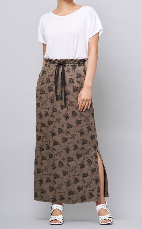 フラワー刺繍スカート