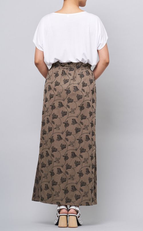 フラワー刺繍スカート