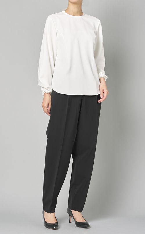 ラインスリムテーパードパンツ