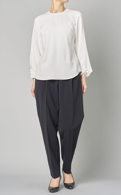 ラインスリムテーパードパンツ