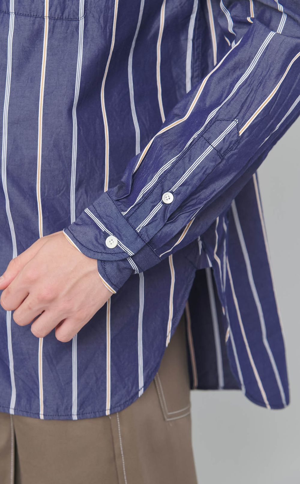 コットンストライプウィングカラーシャツ