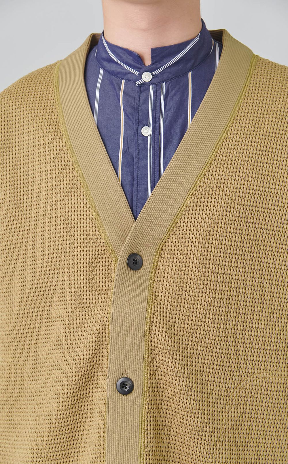 Vネックカーディガン