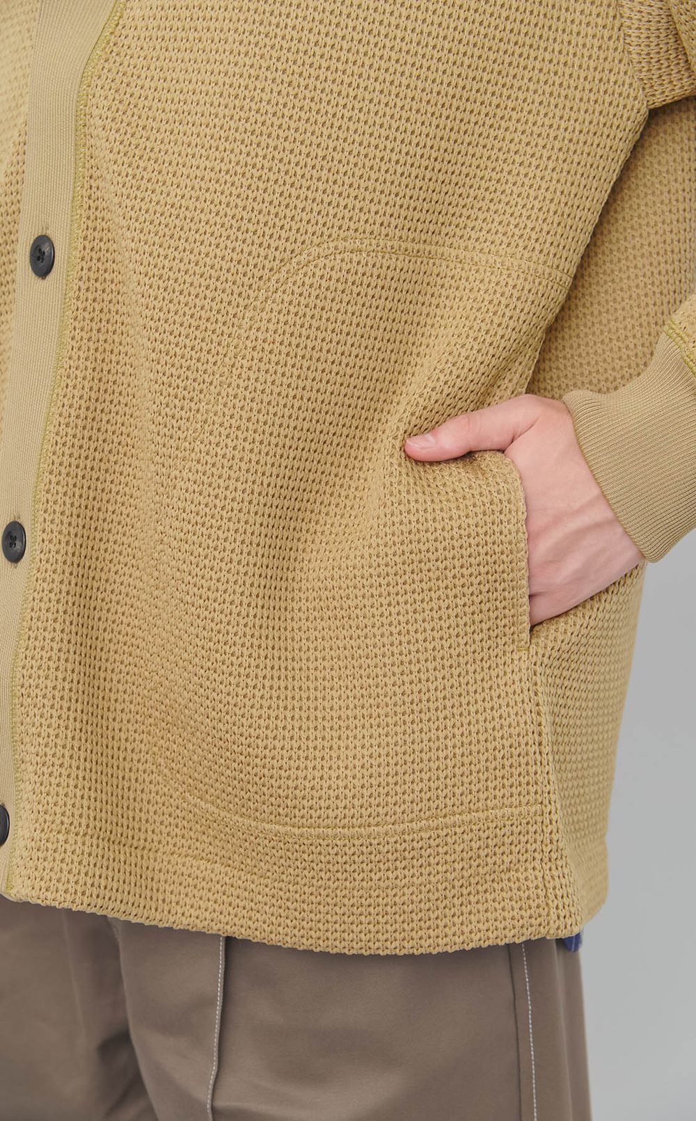 Vネックカーディガン