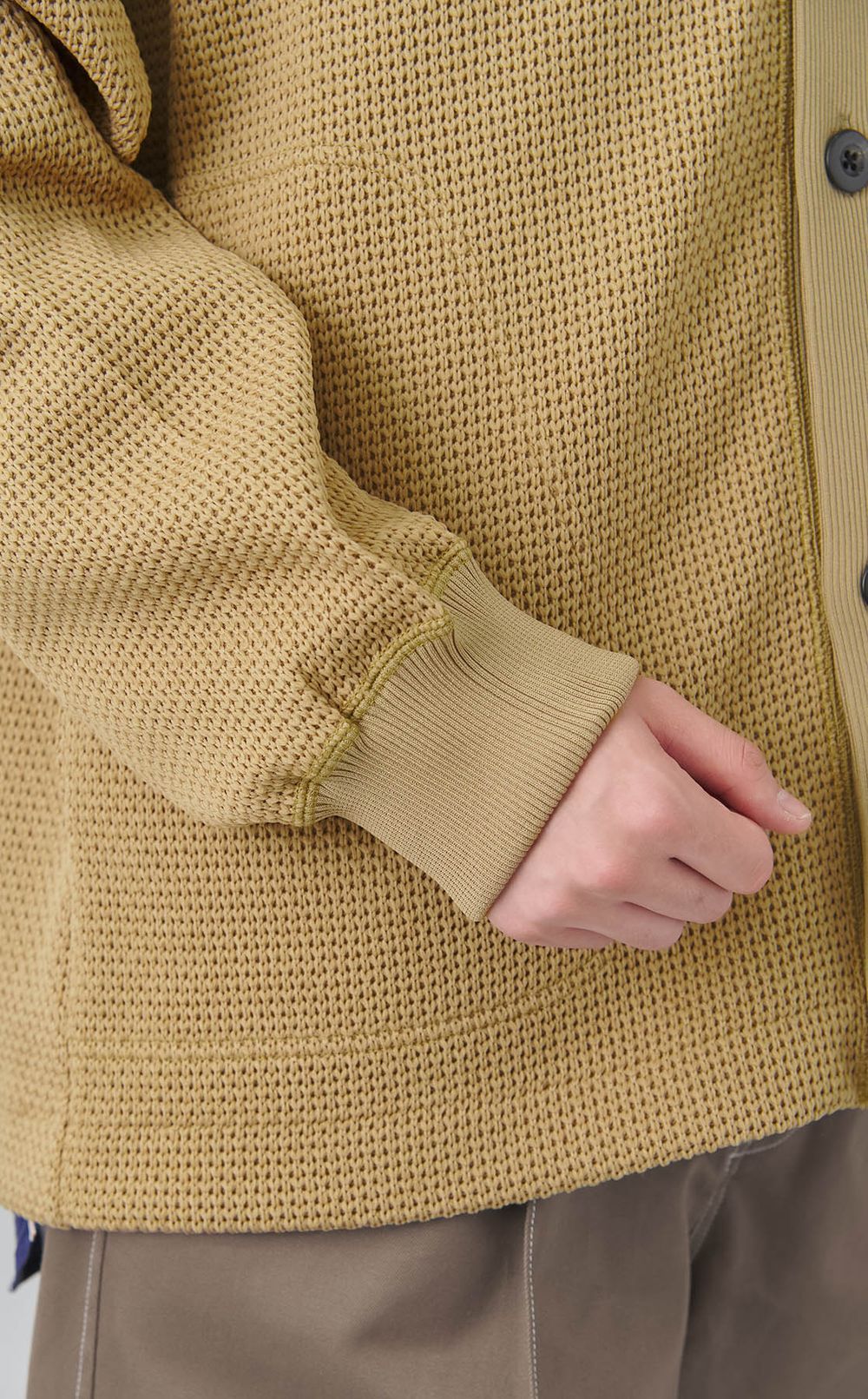 Vネックカーディガン