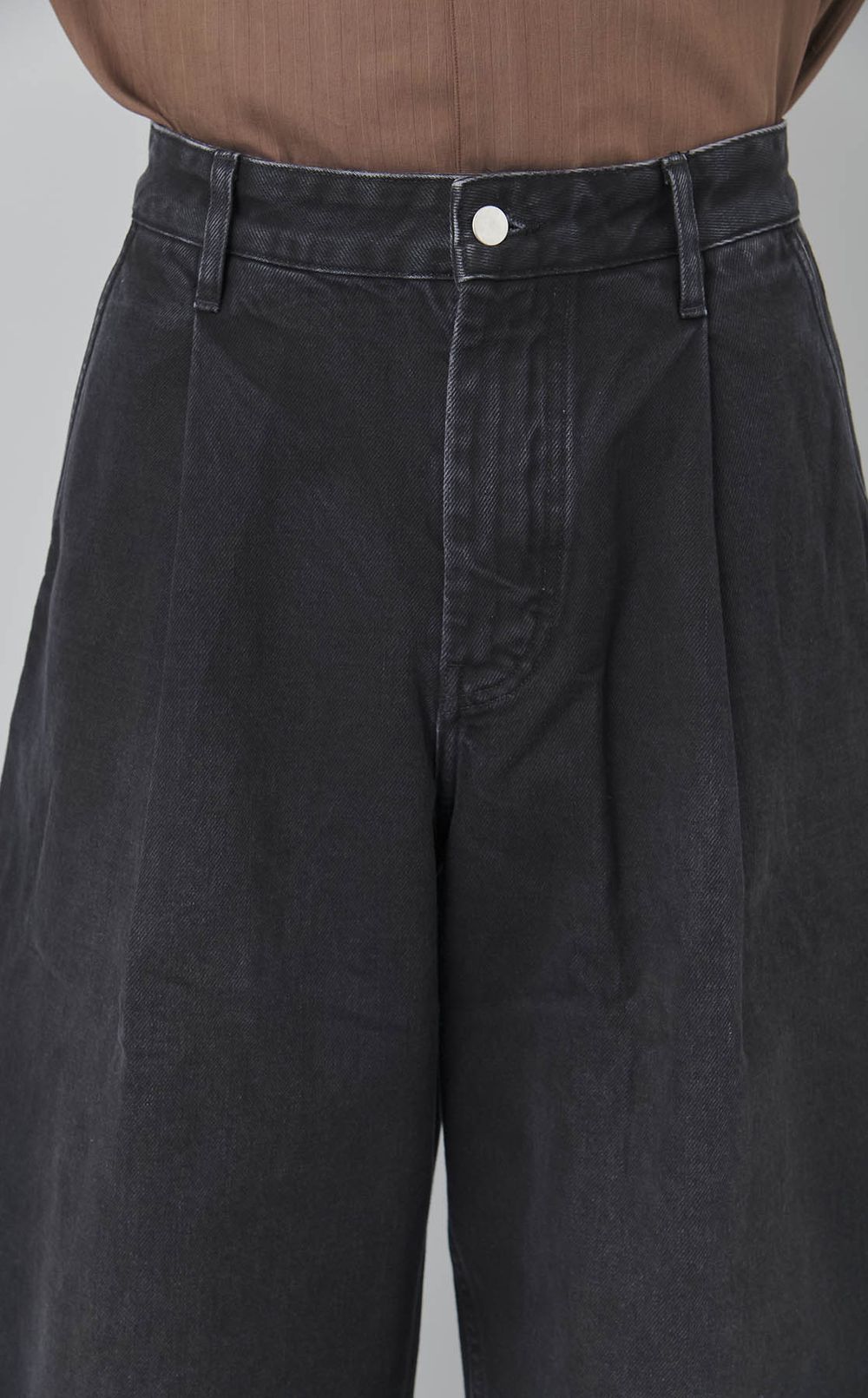 シングルプリーツデニムパンツ