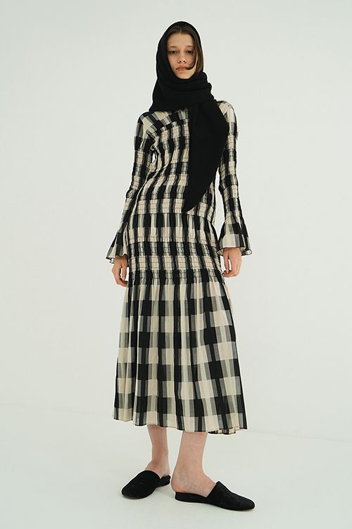 シャーリングロングワンピース